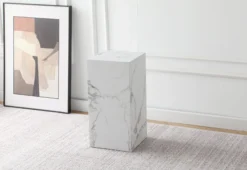 Avery piedestal i hvid marmorprint 25x25x50cm