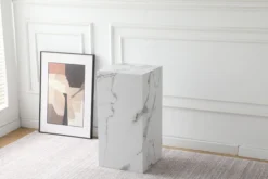 Avery piedestal i hvid marmorprint 35x35x70cm