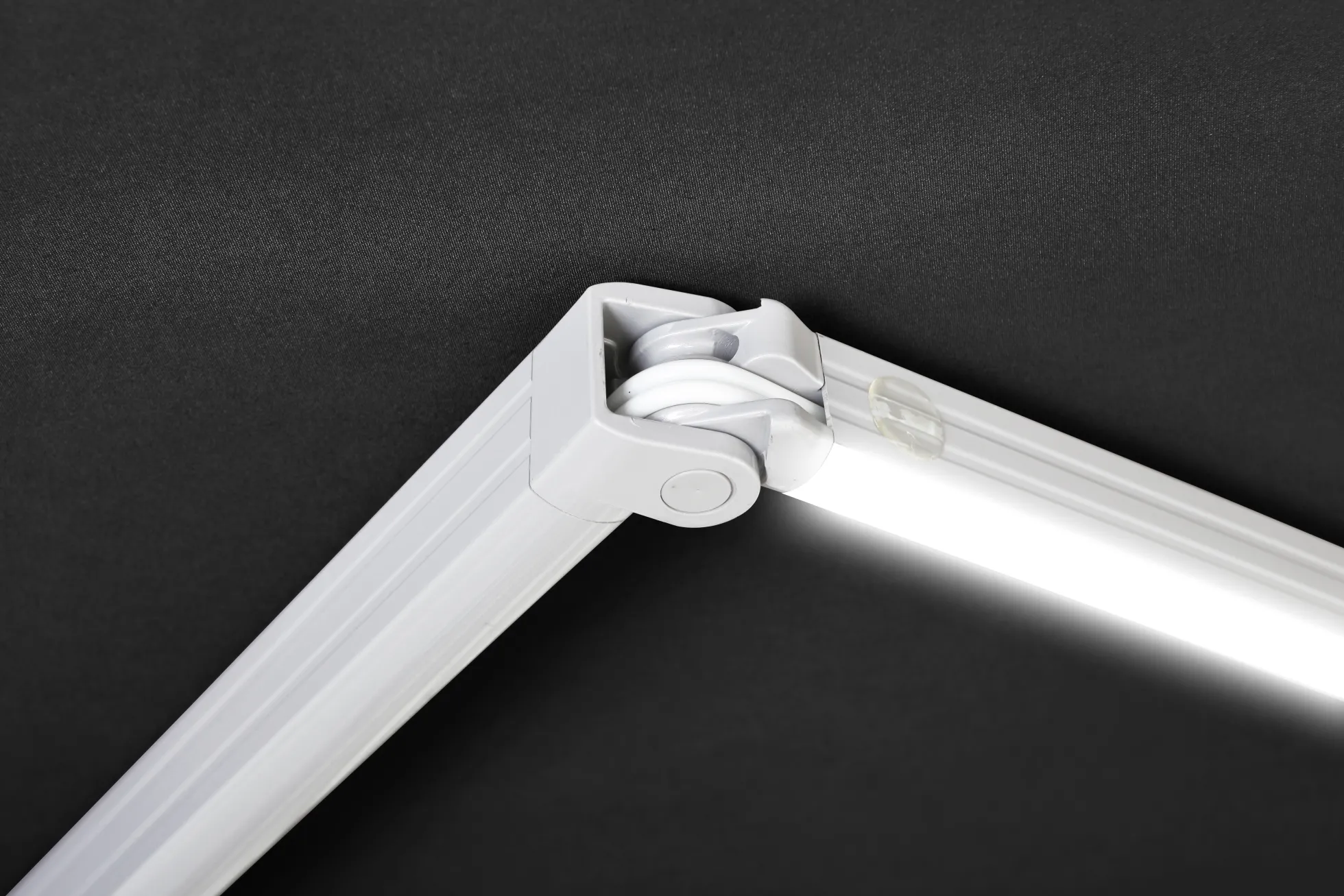 Essence Premium LED lukket 400x300cm sort/hvid