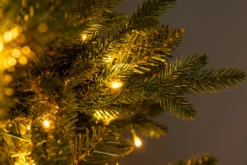 Nordisk juletræ med lys 210cm